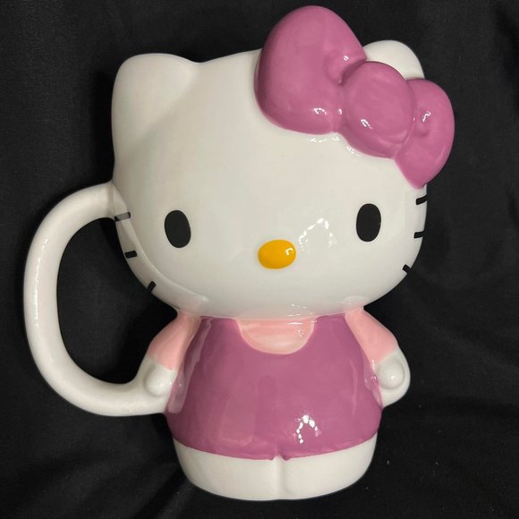 Hello Kitty 3D Character Mug - Picture 3 of 7